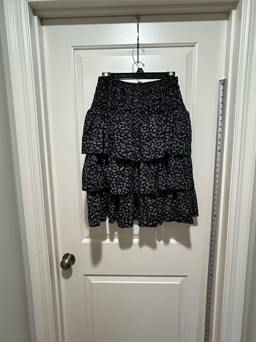 Yakira Bella women’s size S Black Tiered A-Line Skirt with White Flowers. NWT.